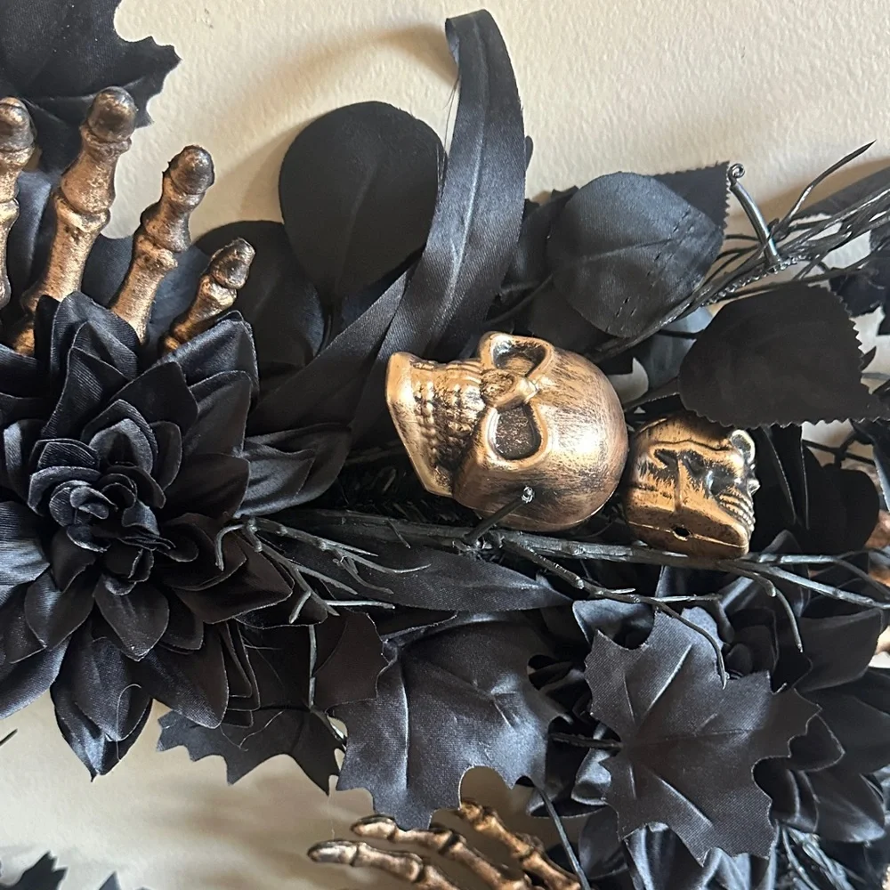 Rachel Zoe Halloween 🎃 Skull 💀 Wreath Black & Gold NEW!